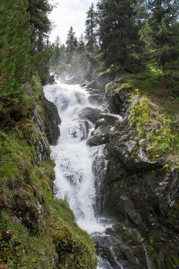 Апартаменты Chasa Val Bella Замнаун Экстерьер фото